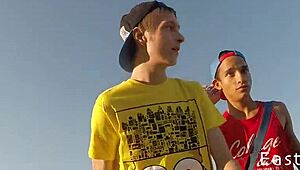 Webcam skater mladići, uh, pušu kao ludi, znaš?