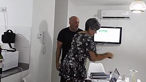 Ох, обожавам, когато ми оставя дупето разширено и пълно с крем, за да го намери мъжът ми разтегнато и натоварено!