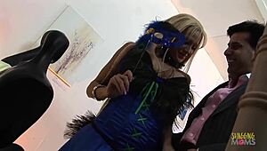 Blond punca hrepeni po sesanju kurca po trdem jebanju