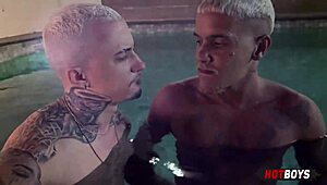 fodendo o cu do safado com meu pau enorme, caralho!!