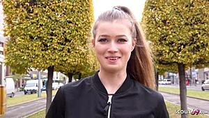 Tysk scout plockar upp 18-åriga blonda Olivia Sparkle för hårt knull på casting. Jag är skakad!