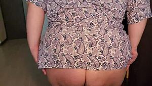 Hé, Anyuci Hatalmas Seggét Szorosan Megdugják Análban Pénisszel és Ujjakkal Mély Creampie-ért