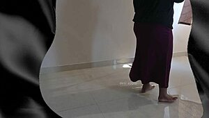 Tamil maid Sreelatha sneaks a quick suck on owner’s cock while wife’s away.