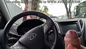 Рискована публична мастурбация за студент на улицата 😜