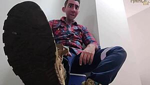 Padrastro gay y tío DILF cachondo en fetiche látex