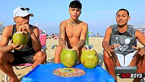 Widziałeś dwa duże kutasy double penetrujące w dzikiej grupówce? Czysty POV ogień!