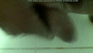 Pajeandome con Mi Consolador en la Ducha para Sexo Gay Anal