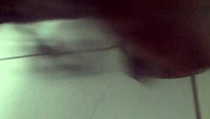 Pajeandome con Mi Consolador en la Ducha para Sexo Gay Anal