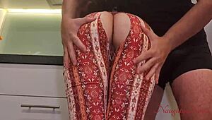 Întotdeauna o fut pe menajera mea brunetă strâmtă după treaba în bucătărie