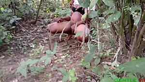 Jeg lokket han i seng for smake min fete svarte fitte