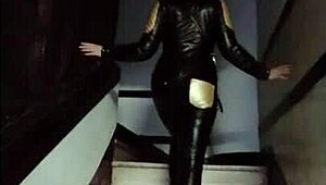 i'm the latex goddess diva in this femdom scene