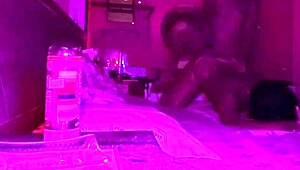 Fudendo gostoso minha namorada com quickie bareback na noite de aniversário