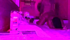 Fudendo gostoso minha namorada com quickie bareback na noite de aniversário