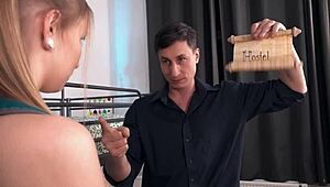 פאולה הארד לוקחת זין גדול אנאלי בהיחבא בהוסטל חרמן! 😈