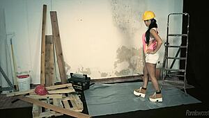 Sónia Kel stars as the engineer of made works in solo action.