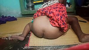 I can’t believe how hot Indian aunty fucks with step boyfriend in bedroom