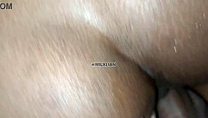 A FODA SE EU PEGUEI A ENTEADA ERRADA MILLY MULATA EBONY TESAO EN SUA BUCETA NO BANHEIRO LONGE DO PADRASTO