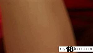 Geile Teen 18+ von My18teen 18+s masturbiert und fickt Vibrator in Nahaufnahme. Wilder hausgemachter Spaß!