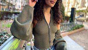 Къдравата кучка от Тиндер ми позволява да си играя с големия й задник и тесния корем.