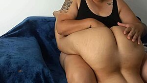 Jag är ung och sugen på en mogen kvinnas stora fitta utomhus