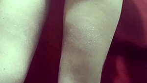 Σαφάδα γλυκιά ανοίγει το μεγάλο κώλο της για αναλ παιχνίδι, θέλεις να δεις;