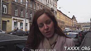 Zrela amaterka dobija žestoko jebanje i kreampaj tokom vrele webcam sesije