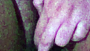 Öppnar min våta oskuldsfitta för en långsam, retande slick.