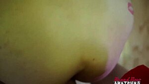 A vékony szőke Raelyn punciját szétbaszva nyeli le a spermát