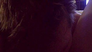 POV הפוך של אכילת הכוס שלה עם פעולה חובבנית שובבה