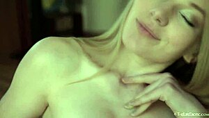 hey, amber a from thelifeerotic is fingering her pussy solo! 🔥