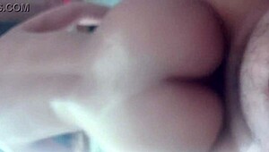 minha cunhada puta chegou me provocando, aí transamos bem no meio da sala!