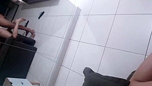 minha cunhada puta chegou me provocando, aí transamos bem no meio da sala!