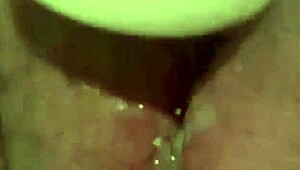 Stor fittelepp drypper vått på denne bruden. Tåler du den enorme klimakset?