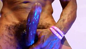 Oblaženje VCK-a sa ogromnim kurcem Hallelujah Johnsona