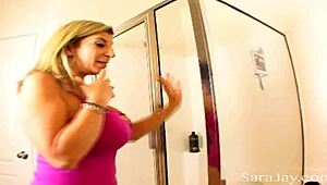 i lick sara jay's pussy in interracial bath