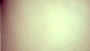 Kibírnád ezt a ribancot fehérneműben ugrálva fekete fészen?