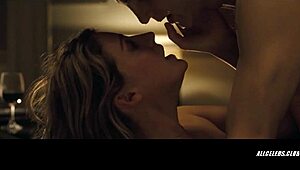 Flora Montgomery блести в класическа сцена от Basic Instinct с горещ шарм