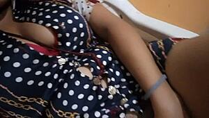 La novia de mi compañero de oficina cumple fetiche tocándose sexy en el curro 1