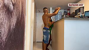 me come gostoso entregador, wanna join us?