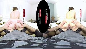 Hey, se denne unge 18+ tatoverede tyske tykke rider mig i strømper