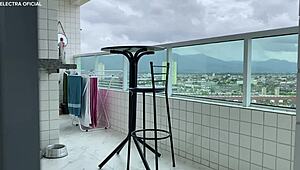 Contratei Essa Empregada e Ela Veio com Esse Shortinho Que Delícia de Bunda!!