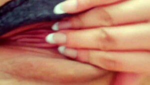 Geile Latina wird klatschnass und schickt Video an ihren Typ