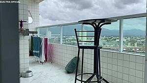 Contraté a esta empleada y vino con ese shortcito, ¡qué delicia de culo!!