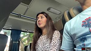 Flash de bite en public dans un bus bondé, une main inconnue me fait jouir dans un jardin en POV