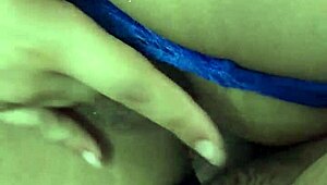 omg, doble penetracion anal feels so good with this latina babe dildo play