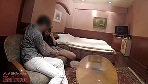 Les filles asiatiques du quartier 100082 sont les plus chaudes du coin