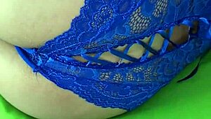 omg, doble penetracion anal feels so good with this latina babe dildo play