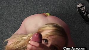 Flirty Looker Receives Jizz Shot On Face While Sucking Juice