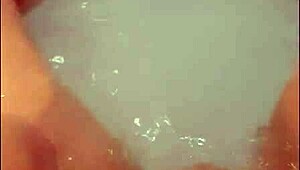 pretty woman, wanna see my hot tub cumshot?