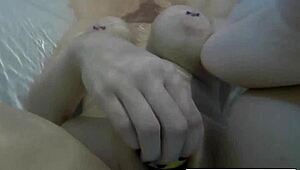 Sexy Nadia Bathes With Rubber Duckies in Solo Play